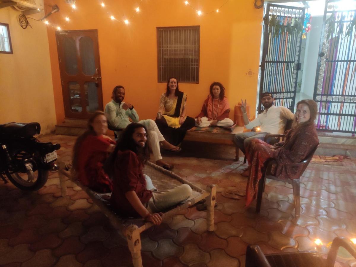Nidhivan Homestay Вриндавана Экстерьер фото