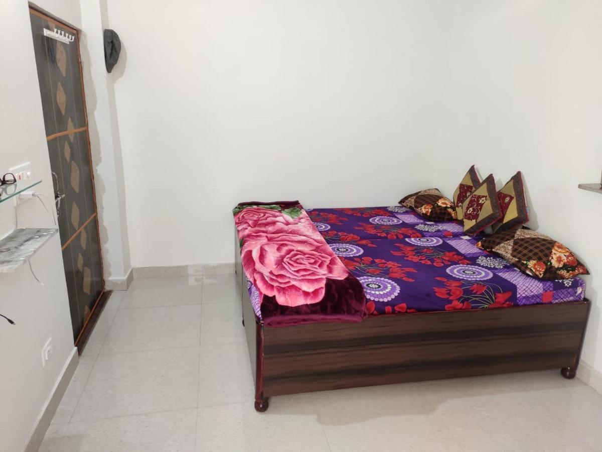 Nidhivan Homestay Вриндавана Экстерьер фото