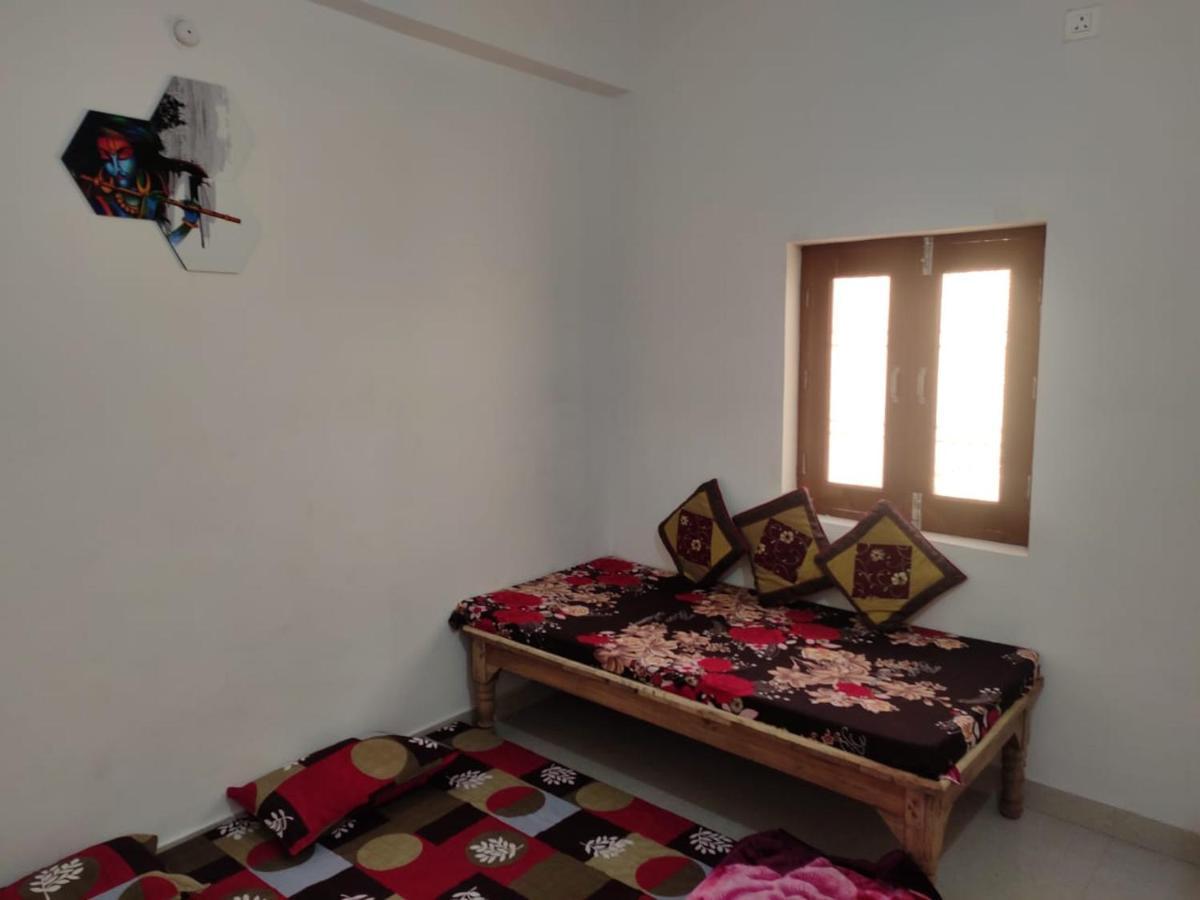 Nidhivan Homestay Вриндавана Экстерьер фото