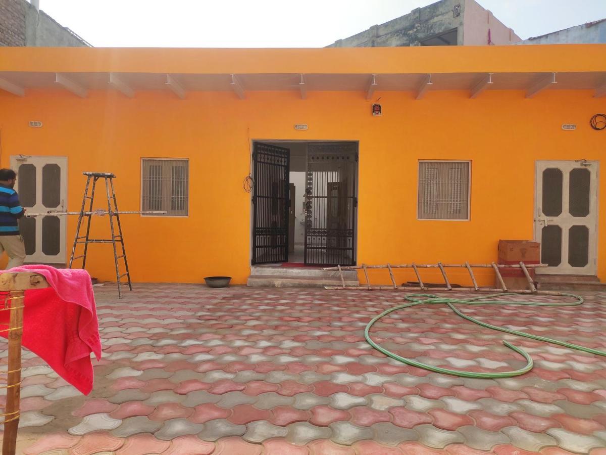 Nidhivan Homestay Вриндавана Экстерьер фото